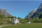 Five-Bedroom Holiday home with a Fireplace in Eidfjord
