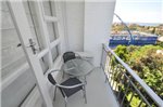 Neutral Bay Self-Contained Modern One-Bedroom Apartment (63BEN)