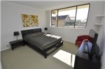 North Sydney Self-Contained Modern Two Bedroom Apartment (21RIG)