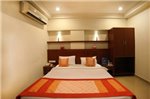 OYO Rooms Mahanadu Road Extension