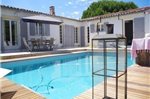 Rental Villa La Couarde Sur Mer Avec Piscine Sur Beau Jardin Clos