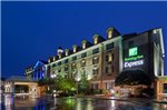 Holiday Inn Express State College at Williamsburg Square