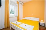 Yellow Room Guesthouse